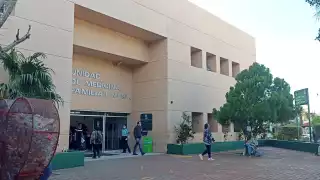 Los pacientes aseguran que los vigilantes no toman en cuenta las condiciones de los pacientes, por lo que les alzan la voz y los apresuran