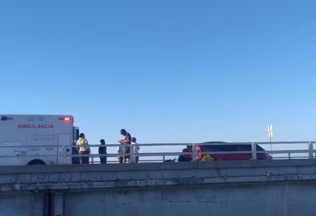 Cuatro docentes resultaron lesionados en un accidente en el puente de la unidad cerca de Isla Aguada