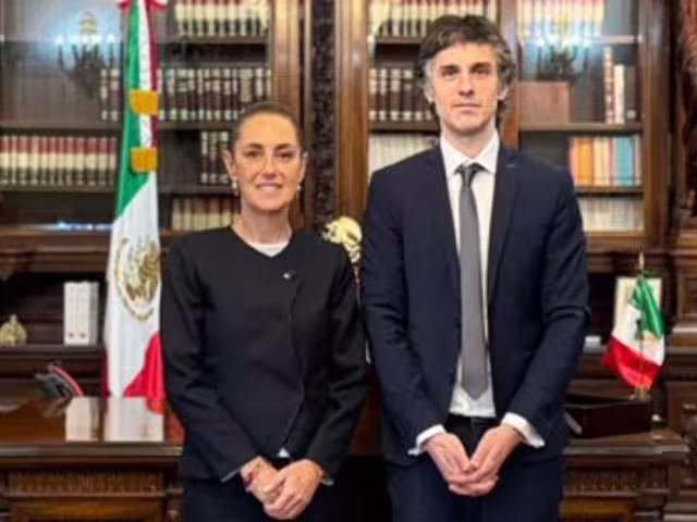 La presidenta de México, Claudia Sheinbaum recibió este viernes en Palacio Nacional a  Guido Croxatto, abogado del expresidente peruano, Pedro Castillo