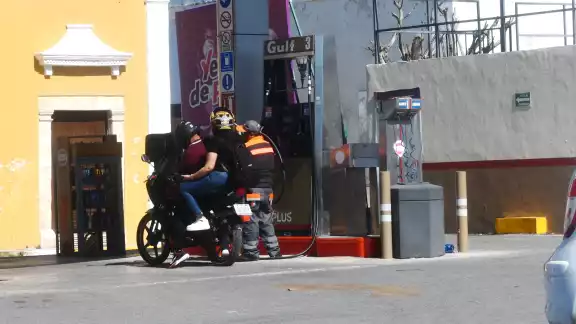 La gasolina roja cada vez es más cara; existe el riesgo de una escalada mayor en el costo del producto.