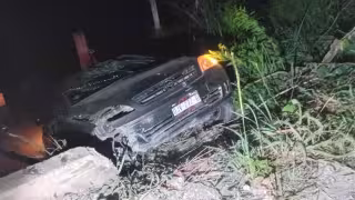 Conductor ebrio abandona carretera en Escárcega y resulta herido