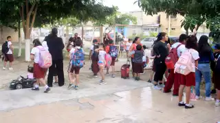 Suspenden clases: Alrededor de 17 mil maestros de Quintana Roo  se suman a paro nacional  
