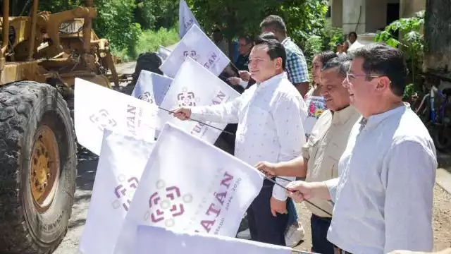 Díaz Mena destacó que este tramo carretero, ubicado en la antigua zona henequenera, conectará a Mesatunich con la carretera federal Mérida–Tizimín