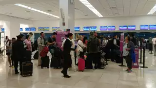 Banco de niebla invade  pistas del Aeropuerto Internacional de Mérida este sábado 