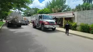Movilización en el norte de Mérida por incendio en casa que funciona como refugio de perros rescatados