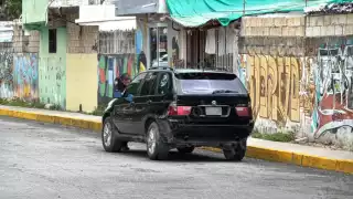 Localizan el cuerpo de una persona sin vida dentro de una camioneta BMW en Paraíso Maya  de Cancún