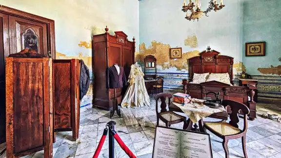 La Casa No. 6, ubicada en el Centro Histórico de Campeche, representa la vida aristocrática del siglo XIX. La Casa No. 6, ubicada en el Centro Histórico de Campeche, representa la vida aristocrática del siglo XIX.