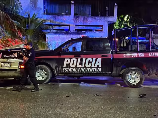 Presuntamente el tsuru fue el causante del accidente al atravesarse e impactar a la unidad policial
