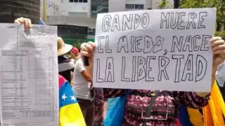 Oposición en Venezuela protesta a un mes de la reelección de Maduro