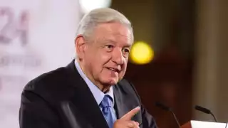 AMLO aclara: la "pausa" es con embajadas, no con Canadá y Estados Unidos