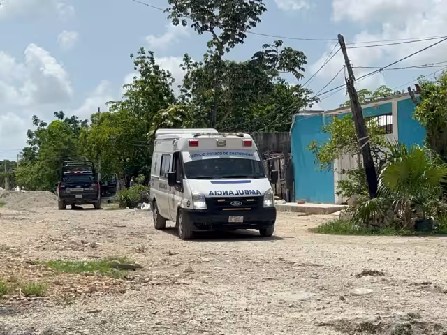 Un hombre y su pareja sentimental estaban sin vida en el baño de su vivienda, en la colonia irregular, sin que autoridades tengan claro lo sucedido
