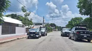 Motocicleta presuntamente abandonada en la colonia Leona Vicario moviliza a autoridades de Felipe Carrillo Puerto