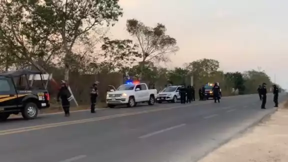 Al lugar llegaron elementos de la Secretaría de Seguridad Pública Al lugar llegaron elementos de la Secretaría de Seguridad Pública