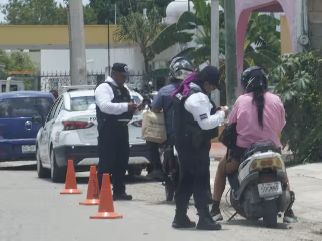  Camionetas y motos tienen elevada demanda en el mercado negro