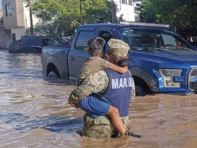 Siguen llegando los apoyos, mientras el número de víctimas también sigue en aumento.