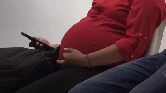 Se registran embarazos en menores de 13 años de edad, con mayor incidencia en la zona rural