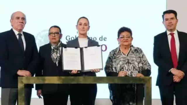 La presidenta Claudia Sheinbaum firmpó el acuerdo que reconoce la Matanza de Tlatelolco como un crimen de lesa humanidad