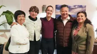 Claudia Sheinbaum sostiene reunión con 2 gobernadores y 2 funcionarias electas en México