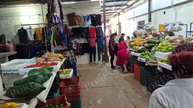 Ventas del Día de Muertos caen en Champotón; locatarios culpan obras del malecón