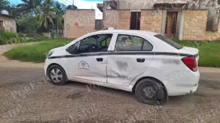 Taxistas protagonizan choque en colonia Francisco May; pasajera resulta lesionada
