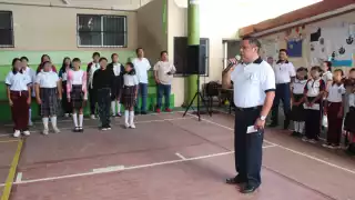 Escuela de Hopelchén rinde homenaje a maestras fallecidas en accidente