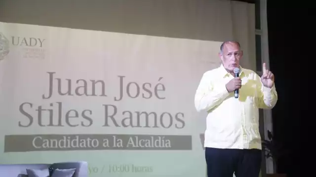 Juan José Stiles respondió preguntas que no fueron entendibles para los universitarios