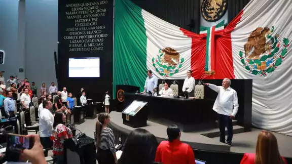 Fiscal general de Quintana Roo rinde protesta pese a la violencia en el estado Fiscal general de Quintana Roo rinde protesta pese a la violencia en el estado