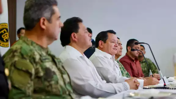 El Gobernador Joaquín Díaz Mena llamó a la suma de esfuerzos entre autoridades estatales y federales El Gobernador Joaquín Díaz Mena llamó a la suma de esfuerzos entre autoridades estatales y federales
