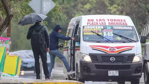 Debido a la probabilidad de lluvias se recomienda a la población salir con paraguas o impermiables