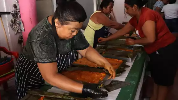 Los artesanos del producto vendieron 120 piezas en la feria Los artesanos del producto vendieron 120 piezas en la feria