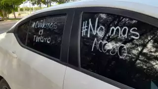 Conductores de Uber se manifiestan contra autoridades del aeropuerto de Cancún