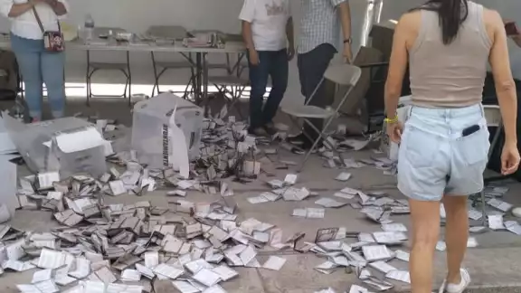 Así terminó la casilla en Los Olivos, San Juan del Río Así terminó la casilla en Los Olivos, San Juan del Río