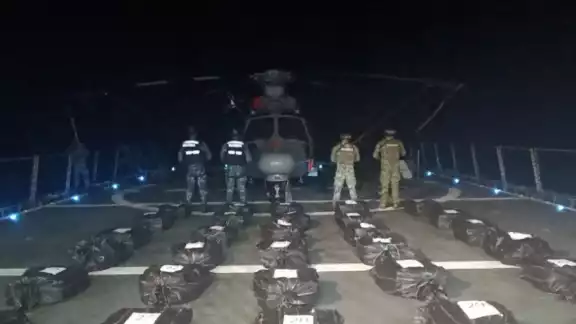 Elementos de la Secretaría de Marina decomisaron mas de tonelada y media de cocaína frente a las costas de Manzanillo