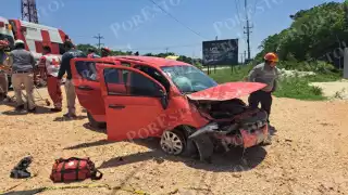 Fuerte accidente en la carretera federal 307  deja una persona gravemente  herida 