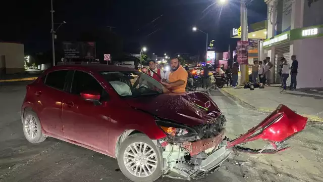 Motociclista lesionado tras ser atropellado por presidenta del DIF en Campeche