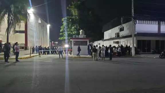 El enfrentamiento llegó a la quema de una patrulla El enfrentamiento llegó a la quema de una patrulla