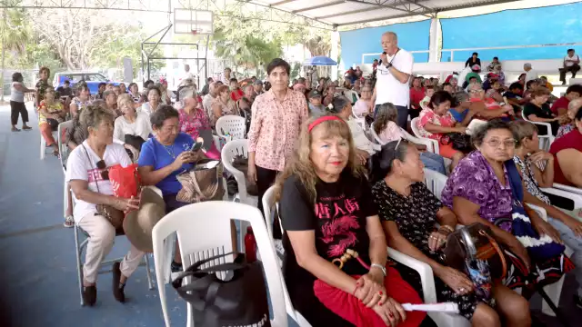 Sin hogar ni apoyo: Abuelita denuncia maltrato familiar