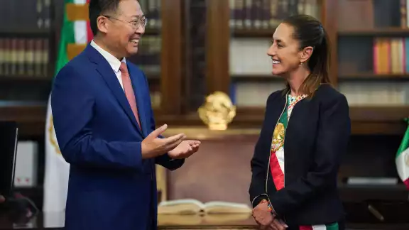 La Presidenta recibió al embajador de China, Chen Daojiang. La Presidenta recibió al embajador de China, Chen Daojiang.