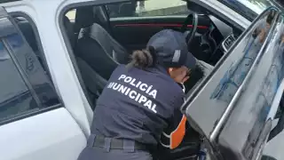Niña queda atrapada adentro de vehículo en Playa del Carmen