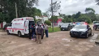 Menor de edad sufre accidente al impactarse contra mototaxi en José María Morelos