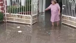 Vecinos de Santa Lucía exigen reparaciones por inundaciones tras obras del Tren Ligero   