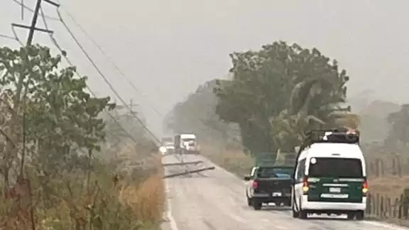 El derrumbe sucedió rumbo a la comunidad "Estado de México" El derrumbe sucedió rumbo a la comunidad "Estado de México"
