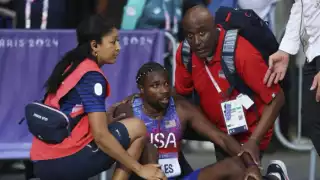 Noah Lyles corre los 200 m con COVID-19 y gana el Bronce en París 2024 ¡Sale en silla de ruedas!