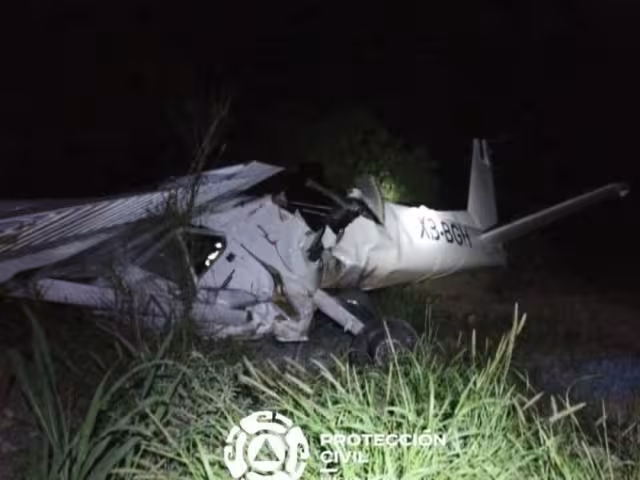 En el desplome de la aeronave dos personas fallecieron.