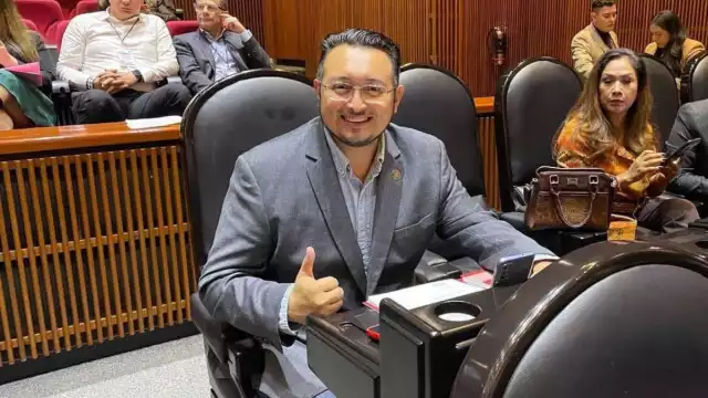 José Luis Flores Pacheco como diputado