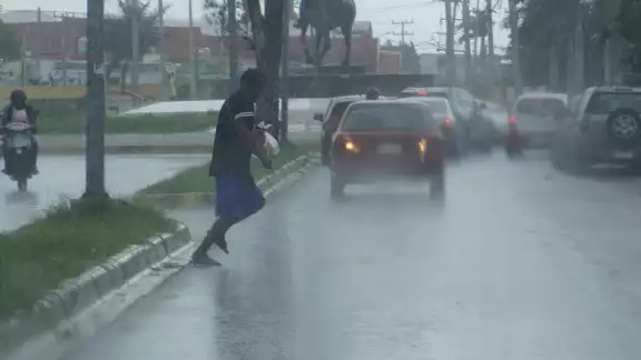 Campeche enfrentará lluvias intensas por la Onda Tropical 27 y la Vaguada Maya Campeche enfrentará lluvias intensas por la Onda Tropical 27 y la Vaguada Maya