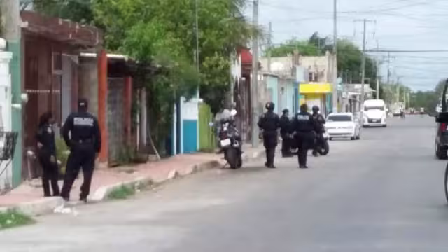 Delincuentes huyen con 34 mil pesos en pleno día sin ser detenidos por la policía.