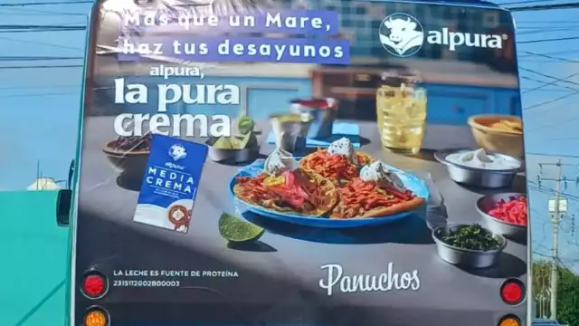 Así luce el anuncio en los camiones de La Ciudad Blanca