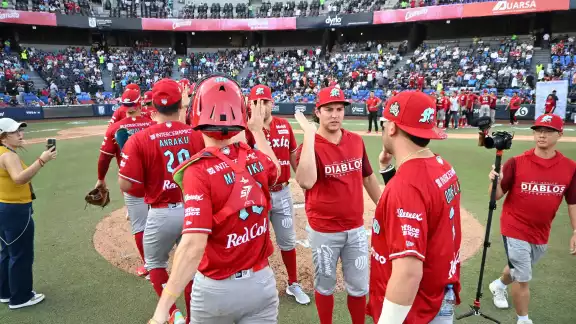Los Diablos cada vez más cerca de la victoria Los Diablos cada vez más cerca de la victoria