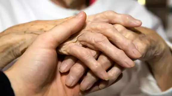 La osteoporosis destaca por ser una enfermedad que afecta a la masa muscular y los huesos